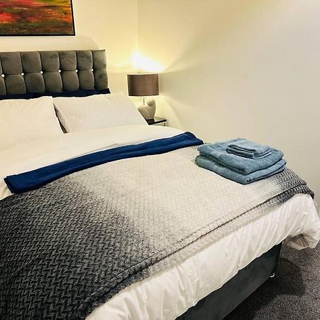 1 Luxe Exec Bedroom Apt دربي المظهر الخارجي الصورة